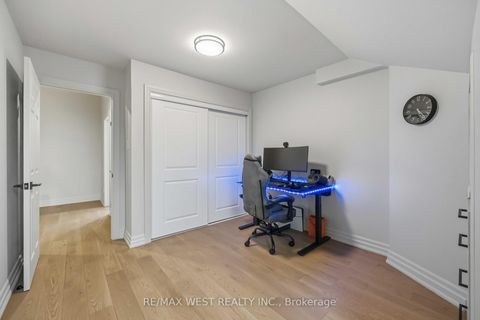 Photo 37 at TH #10 - 100 Arbors Lane, West Woodbridge, Vaughan