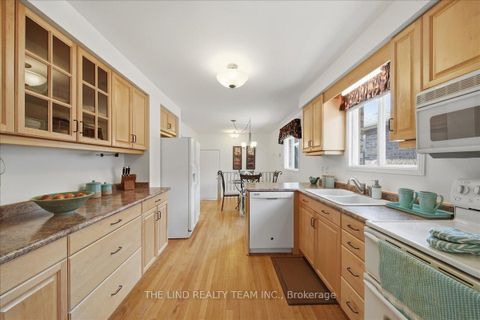 Photo 10 at 17 April Gardens, Aurora Heights, Aurora