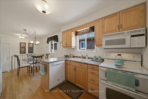 Photo 11 at 17 April Gardens, Aurora Heights, Aurora