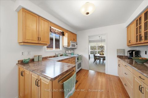 Photo 12 at 17 April Gardens, Aurora Heights, Aurora