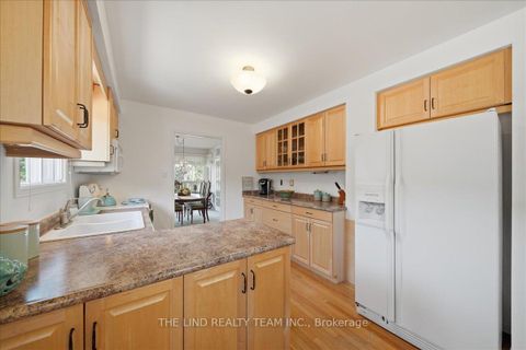 Photo 13 at 17 April Gardens, Aurora Heights, Aurora