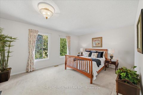 Photo 15 at 17 April Gardens, Aurora Heights, Aurora