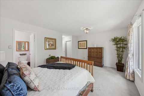 Photo 17 at 17 April Gardens, Aurora Heights, Aurora