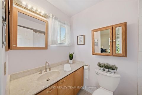 Photo 18 at 17 April Gardens, Aurora Heights, Aurora