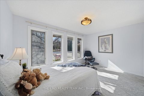 Photo 23 at 17 April Gardens, Aurora Heights, Aurora