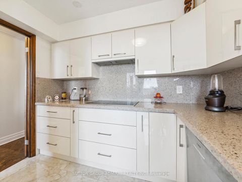 Photo 12 at 604 - 7 Townsgate Drive, Yorkhill, Vaughan