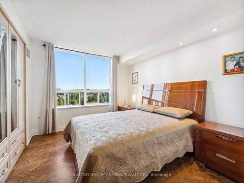 Photo 19 at 604 - 7 Townsgate Drive, Yorkhill, Vaughan