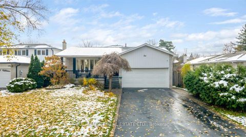 Photo 2 at 1 Banquo Road, Royal Orchard, Markham