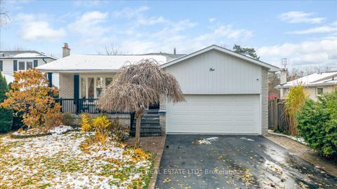 Photo 3 at 1 Banquo Road, Royal Orchard, Markham