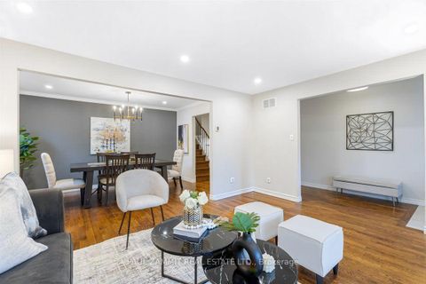 Photo 11 at 1 Banquo Road, Royal Orchard, Markham