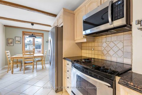 Photo 16 at 1 Banquo Road, Royal Orchard, Markham