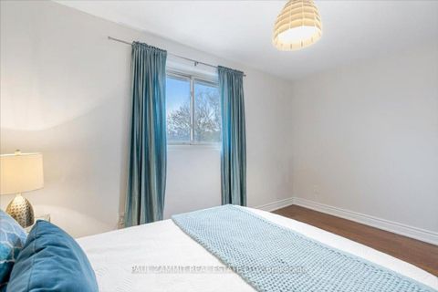 Photo 25 at 1 Banquo Road, Royal Orchard, Markham