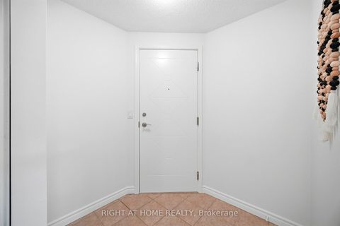 Photo 9 at 211 - 18 Harding Boulevard, Harding, Richmond Hill