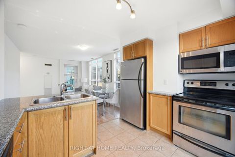 Photo 17 at 211 - 18 Harding Boulevard, Harding, Richmond Hill