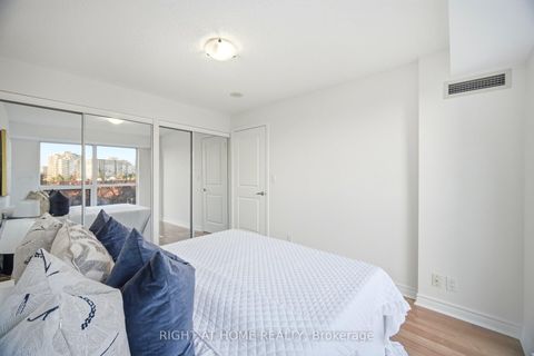 Photo 24 at 211 - 18 Harding Boulevard, Harding, Richmond Hill