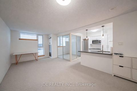 Photo 3 at 713 - 1055 Bay Street, Bay Street Corridor, Toronto