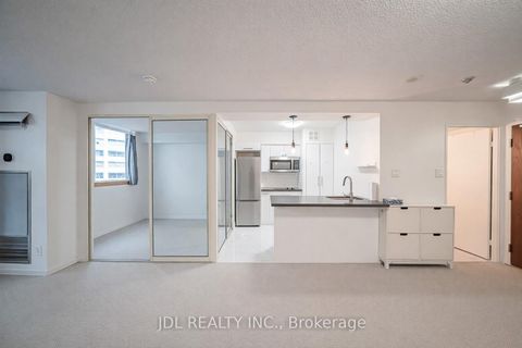 Photo 4 at 713 - 1055 Bay Street, Bay Street Corridor, Toronto