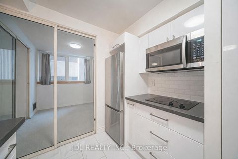 Photo 9 at 713 - 1055 Bay Street, Bay Street Corridor, Toronto