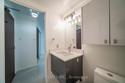 Photo 17 at 713 - 1055 Bay Street, Bay Street Corridor, Toronto