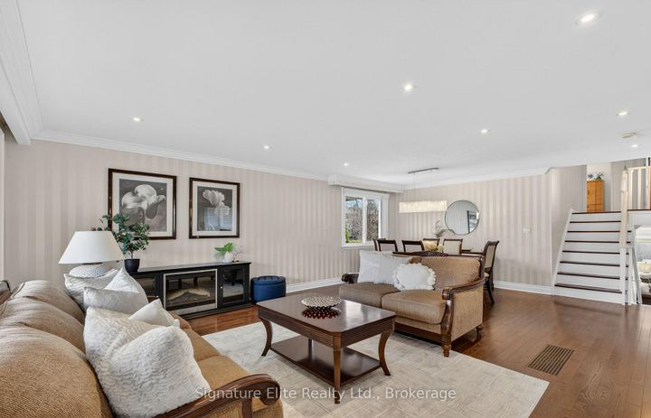 Photo 4 at 385 Markland Drive, Markland Wood, Toronto