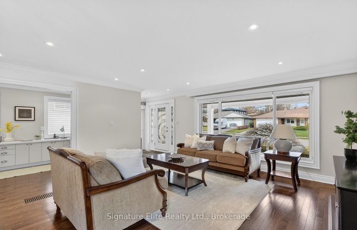 Photo 5 at 385 Markland Drive, Markland Wood, Toronto