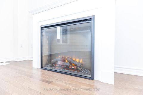 Photo 16 at 15 Gunton Street, Bayview Northeast, Aurora