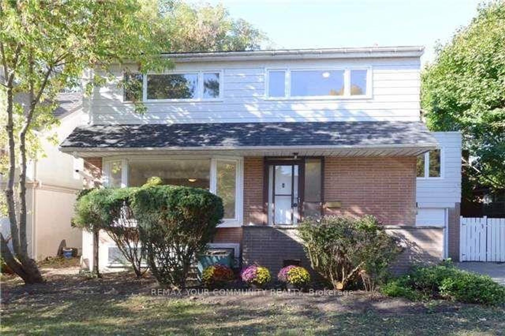 8 Appledale Road, Rosethorn, Toronto photo number 2