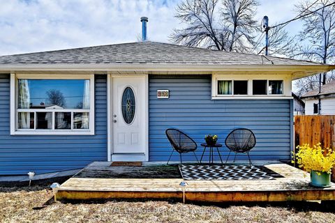 Photo 1 at 993 Barton Avenue, Keswick North, Georgina