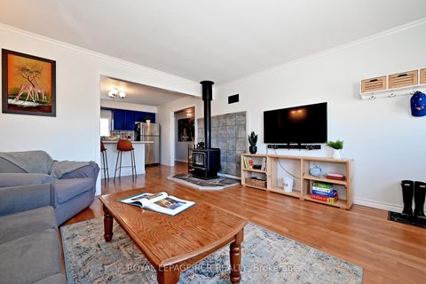 Photo 7 at 993 Barton Avenue, Keswick North, Georgina