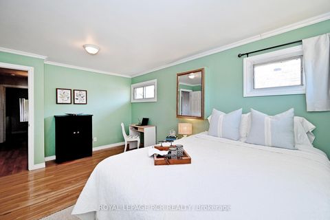 Photo 18 at 993 Barton Avenue, Keswick North, Georgina