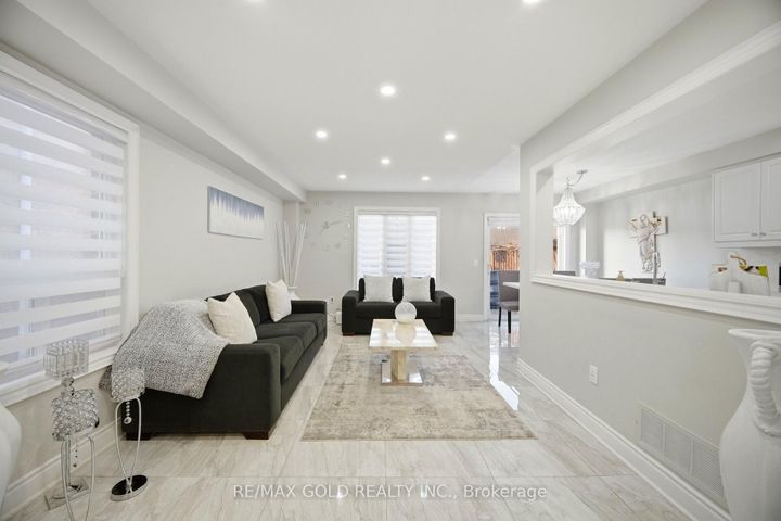 Photo 5 at 16 Flower Trail, Bram East, Brampton