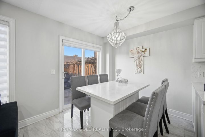 Photo 7 at 16 Flower Trail, Bram East, Brampton