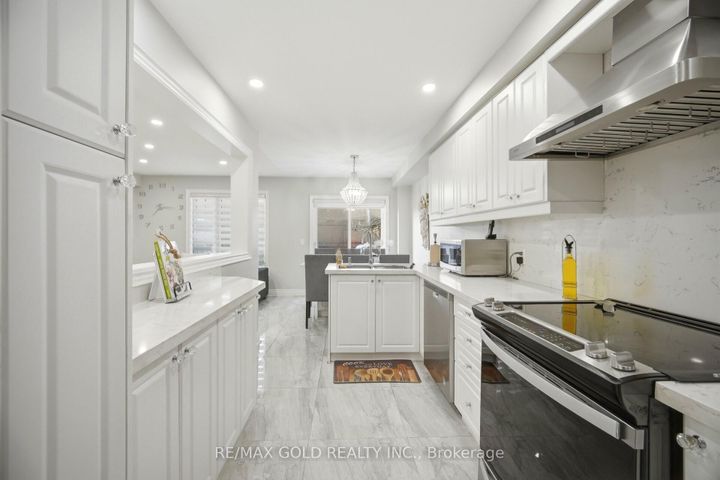 Photo 9 at 16 Flower Trail, Bram East, Brampton