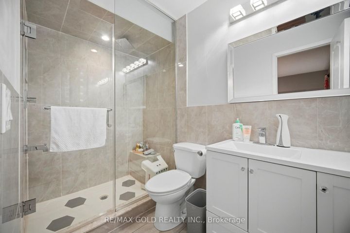 Photo 13 at 16 Flower Trail, Bram East, Brampton