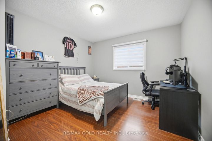 Photo 14 at 16 Flower Trail, Bram East, Brampton