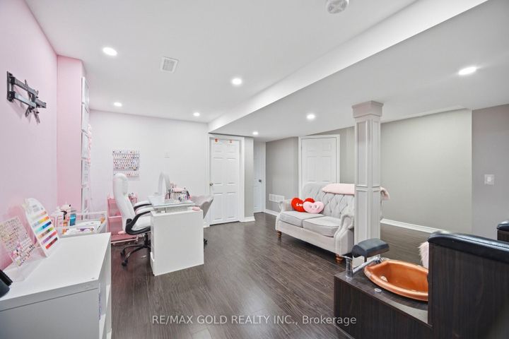 Photo 18 at 16 Flower Trail, Bram East, Brampton