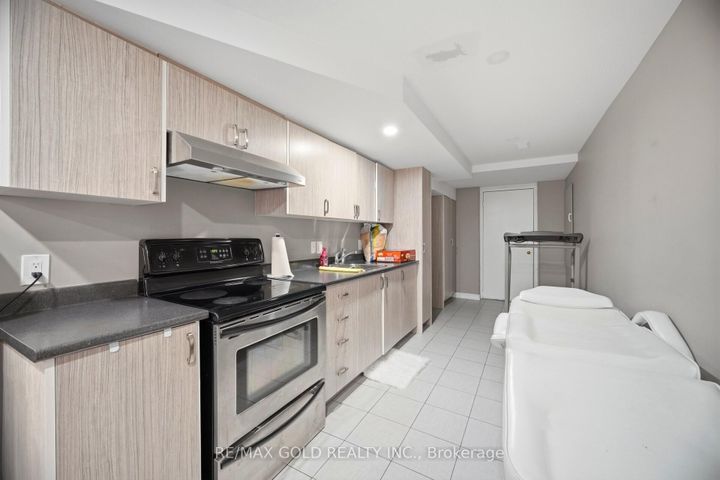 Photo 19 at 16 Flower Trail, Bram East, Brampton