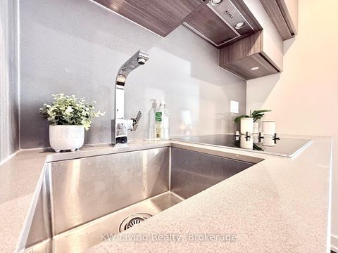 Photo 2 at 701 - 39 Roehampton Avenue, Mount Pleasant West, Toronto