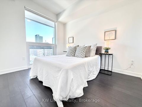 Photo 4 at 701 - 39 Roehampton Avenue, Mount Pleasant West, Toronto