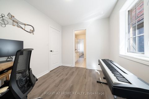 Photo 34 at 14 Lady Loretta Lane, Patterson, Vaughan