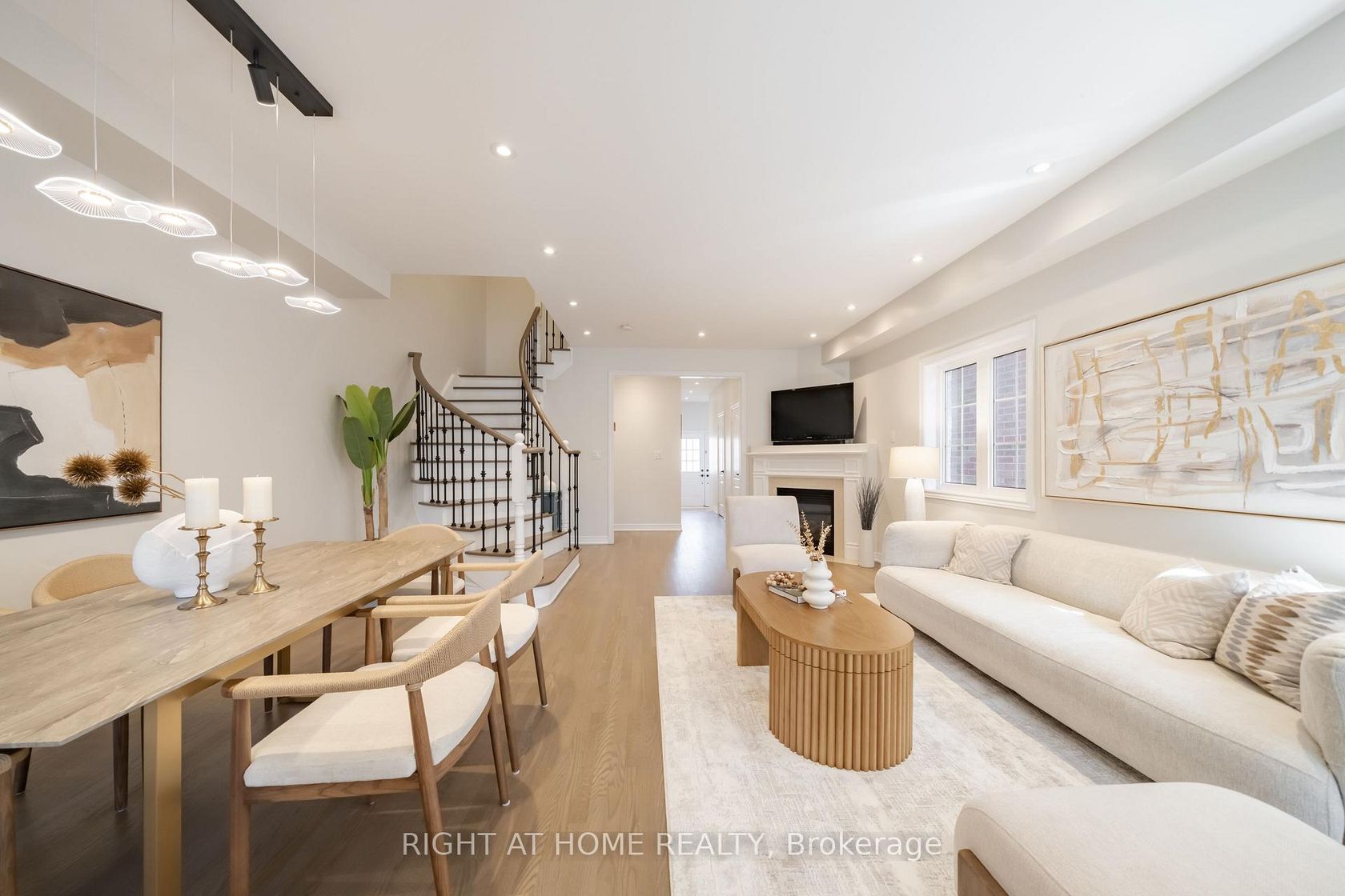 14 Lady Loretta Lane, Patterson, Vaughan photo number 2