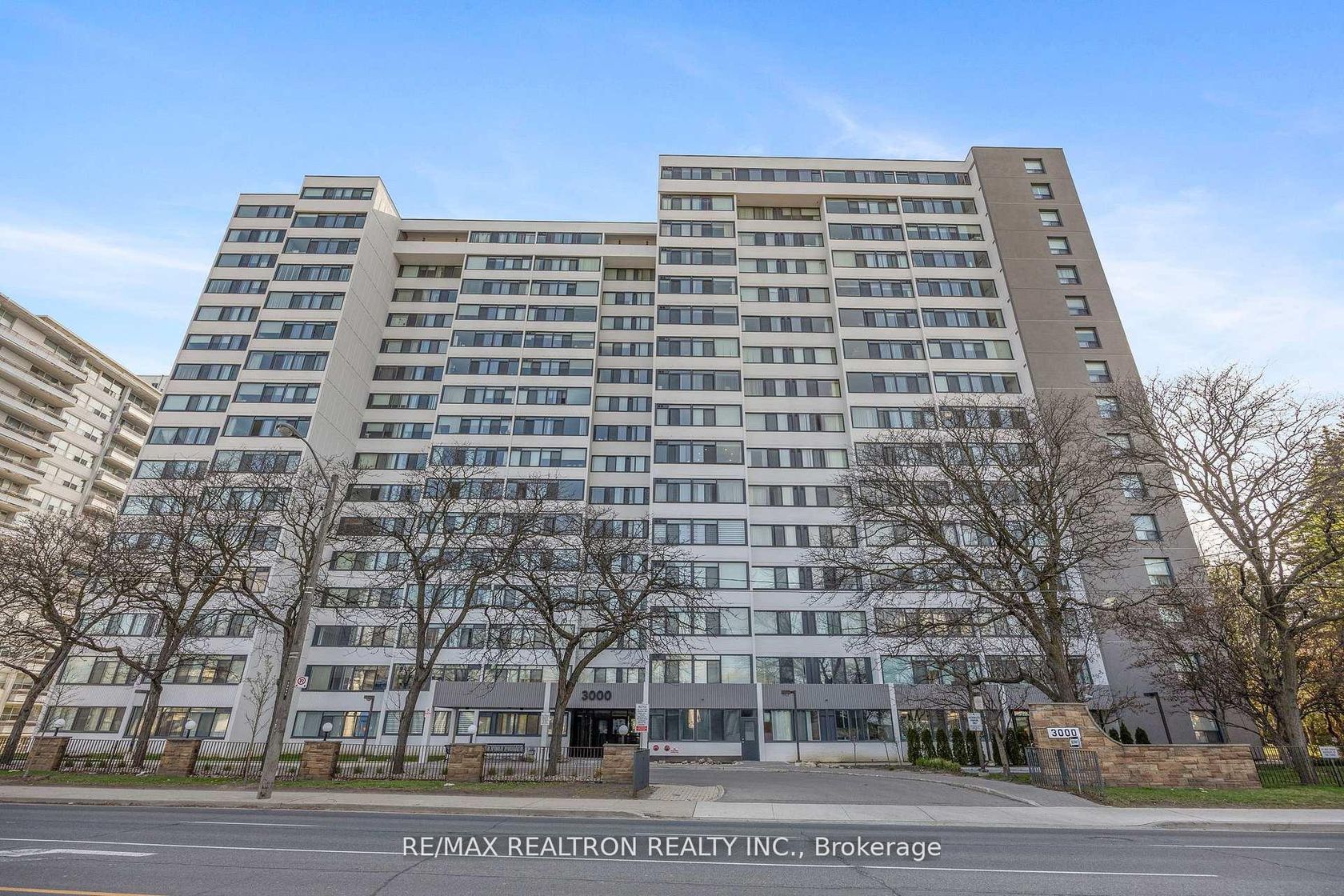 601 - 3000 Bathurst Street, Lawrence, Toronto photo 2