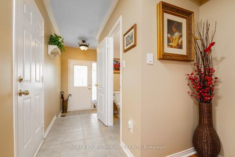 Photo 3 at 109 Collis Drive, Bayview Northeast, Aurora