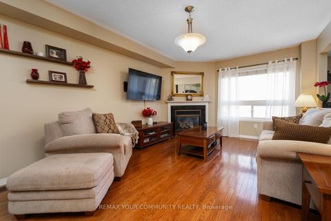 Photo 8 at 109 Collis Drive, Bayview Northeast, Aurora