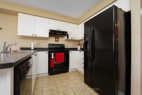 Photo 12 at 109 Collis Drive, Bayview Northeast, Aurora