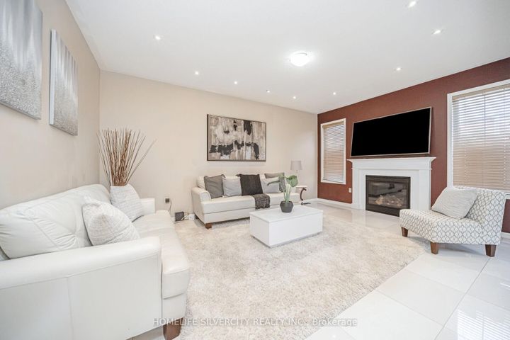 Photo 6 at 14 Alboreto Way, Credit Valley, Brampton