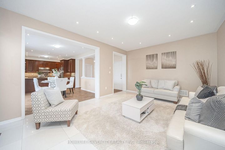 Photo 8 at 14 Alboreto Way, Credit Valley, Brampton