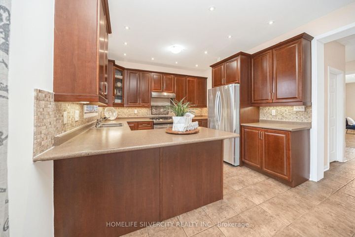 Photo 10 at 14 Alboreto Way, Credit Valley, Brampton