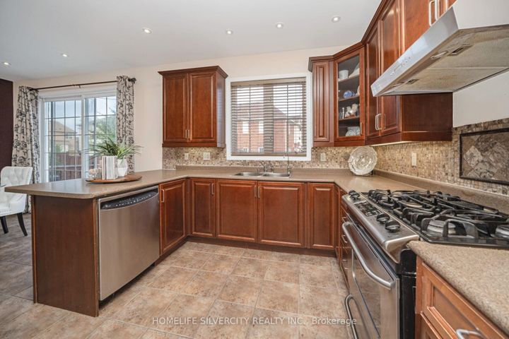 Photo 13 at 14 Alboreto Way, Credit Valley, Brampton
