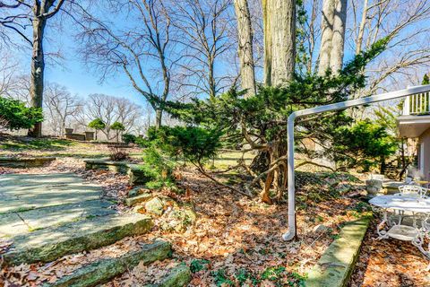 Photo 3 at 32 Edenbrook Hill, Humber Valley, Toronto